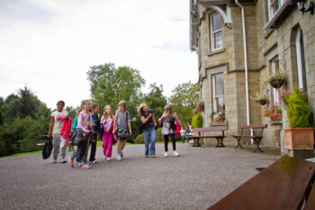 Schoolchildren arriving at Dunfield House
